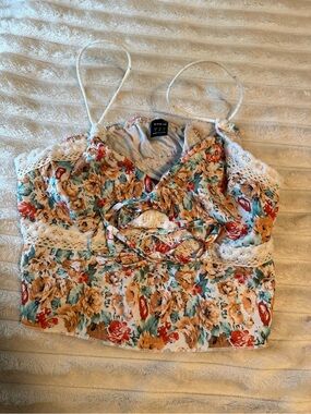 SHEIN Floral Lace Trim Spaghetti Strap Crop Top in Cream with Multicolor Floral